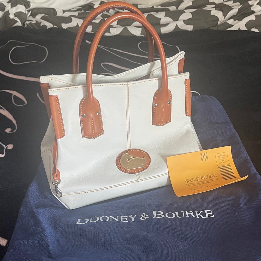 VIDEO- Vintage Dooney & Bourke Small ChampTote